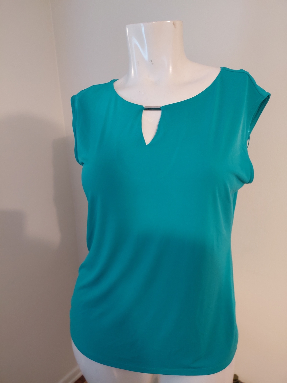 Dana Buchman Teal Sleeveless Keyhole Top